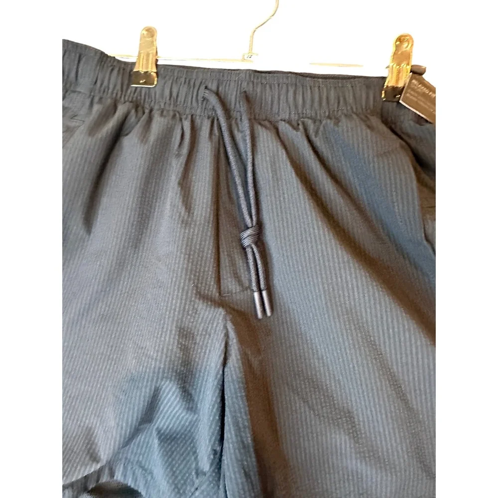 VRST Mens 5 Everyday Short Darker Ardosia Grey Seersucker Relaxed Fit Small NWT